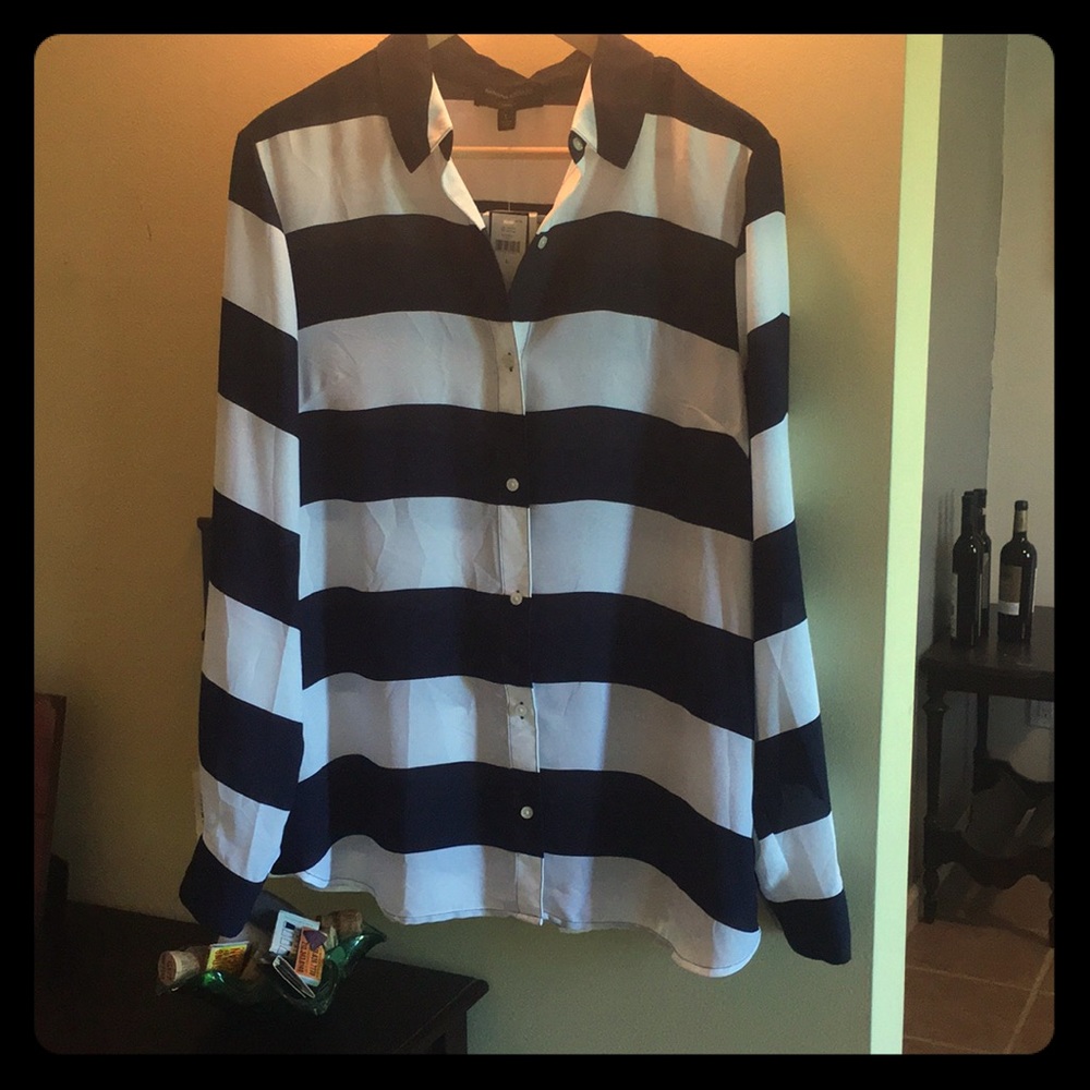 Banana Republic Women’s Classic Fit Blouse.  L